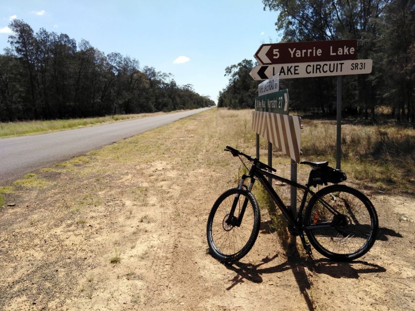 Yarrie Lake road Yarrie Lake road