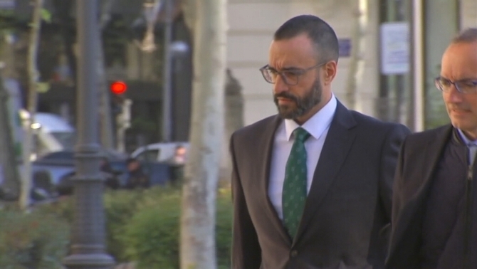 Civil Guard lieutenant Daniel Baena arriving at the Supreme Court. He gave his testimony anonymously