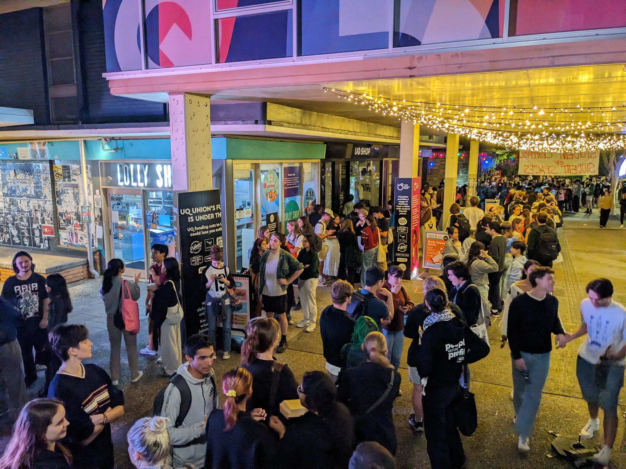 More queues to enter the Student General Meeting