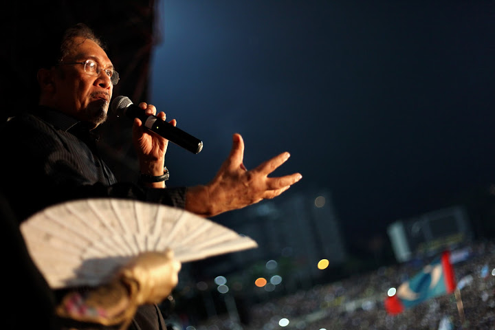 Opposition leader Anwar Ibrahim addressing the rally.