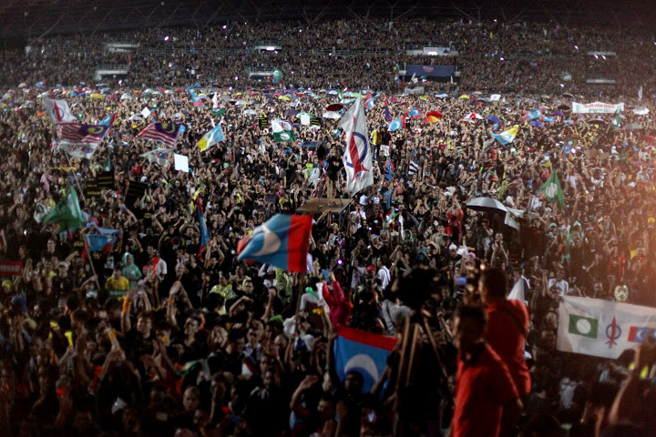 Protesters wore black to mourn the BN's killing of democracy.