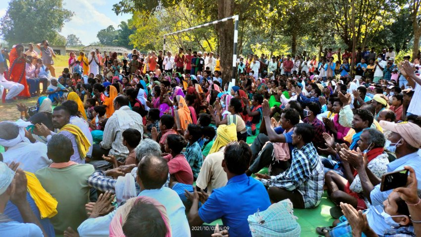 Protesters gather before starting their 300 km walk to protest coalmining. Photo: @shasdeo/twitter