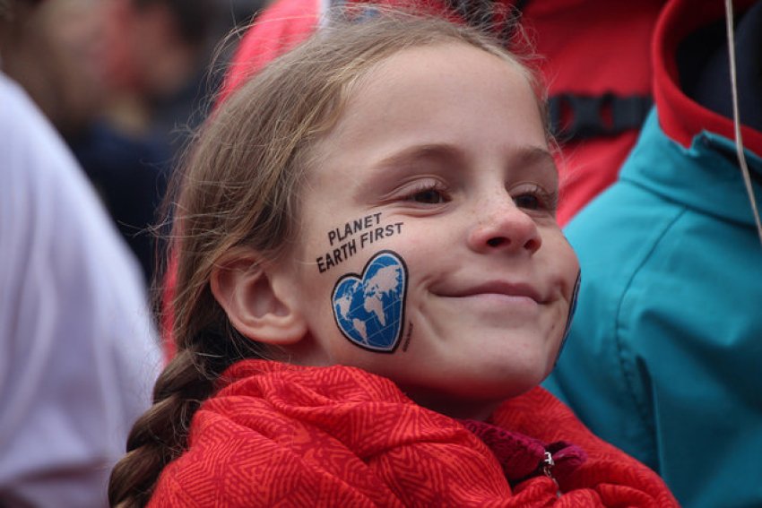 Child in the climate justice march in Bonn on November 4. Photo: John Englart, Takver/Flickr.