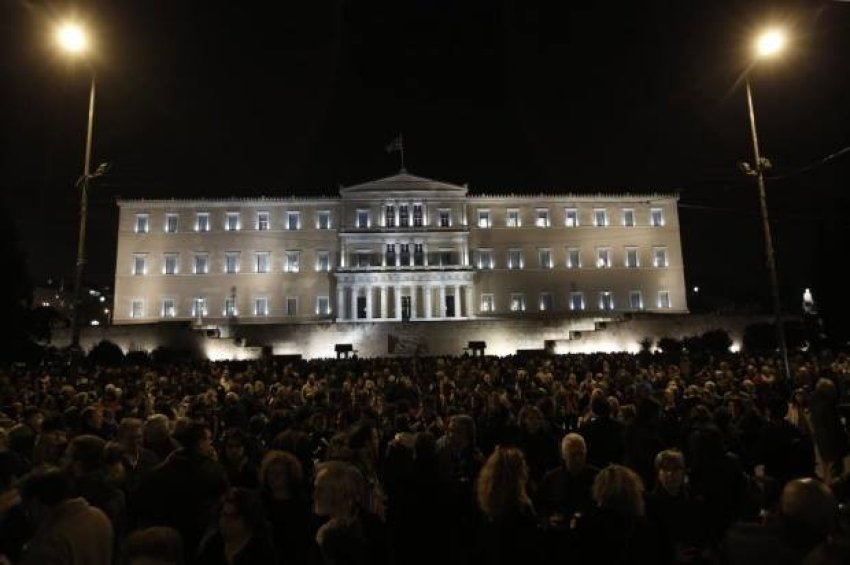 Greek people mobilise on February 5 to support the SYRIZA government against ECB blackmail.