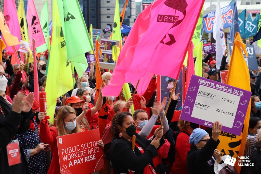 Government workers demand a living wage Green Left
