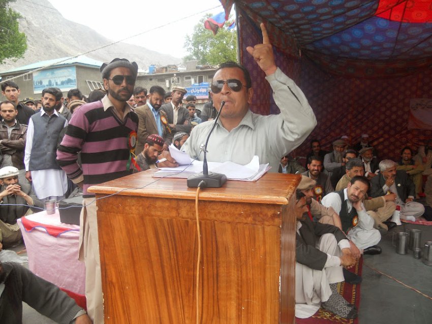 Ejzul Haque from the Jauhur Ali Khan Memorial Society addressing the crowd in Gilgit on April 15 at the start of the sit-in strike.