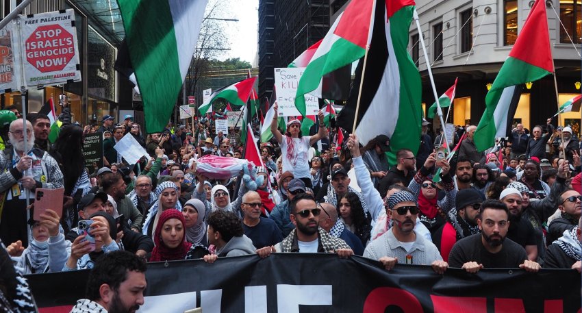 Thousands rally in Gadigal Country/Sydney, June 9