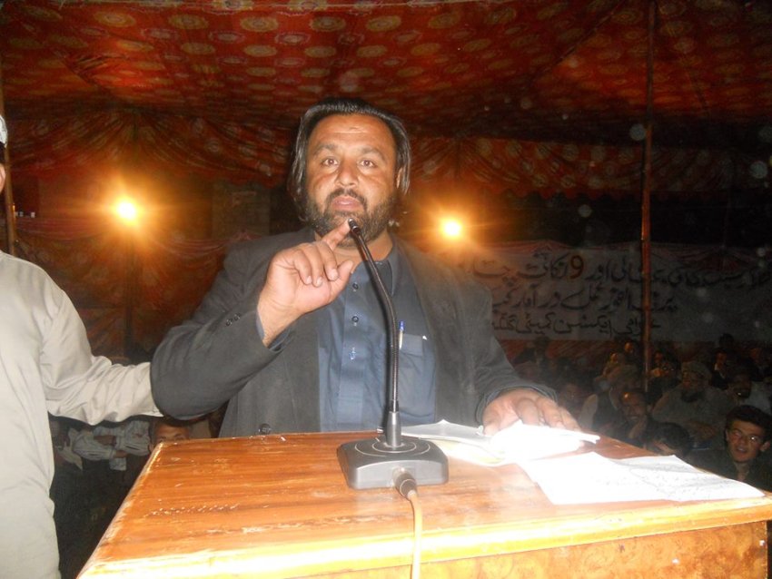 Hunza Nagar leader Baba Jan addressing protesters camping overnight in Gadi Bagh, Gilgit on April 22.