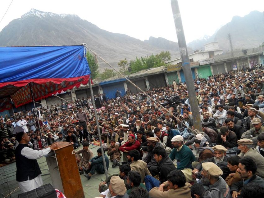 Muhammad Farooq, Internatonal Human Rights Observer Gilgit Baltistan addressing the crowd in Gilgit on April 15 at the start of the sit-in strike.