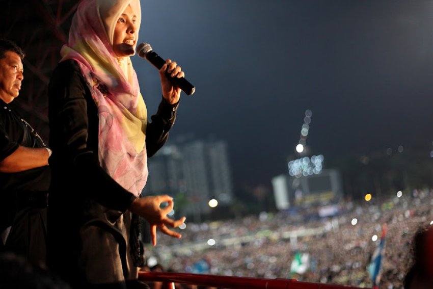 Nurul Izzah Anwar addressing the rally.