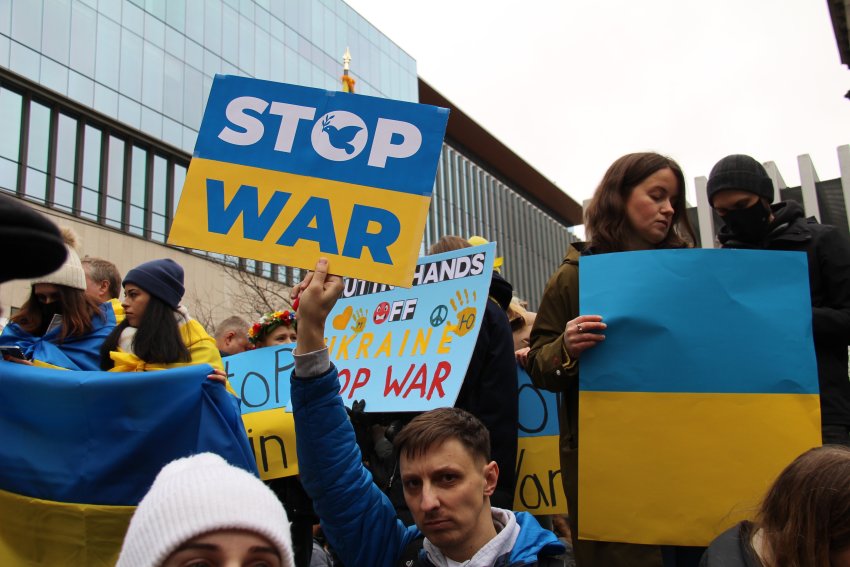 Protesting the war in Vancouver, Canada. Photo: Sima Ghaffarzadeh/Pexels