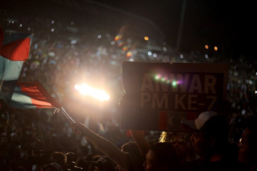 Protesters wore black to mourn the BN's killing of democracy.