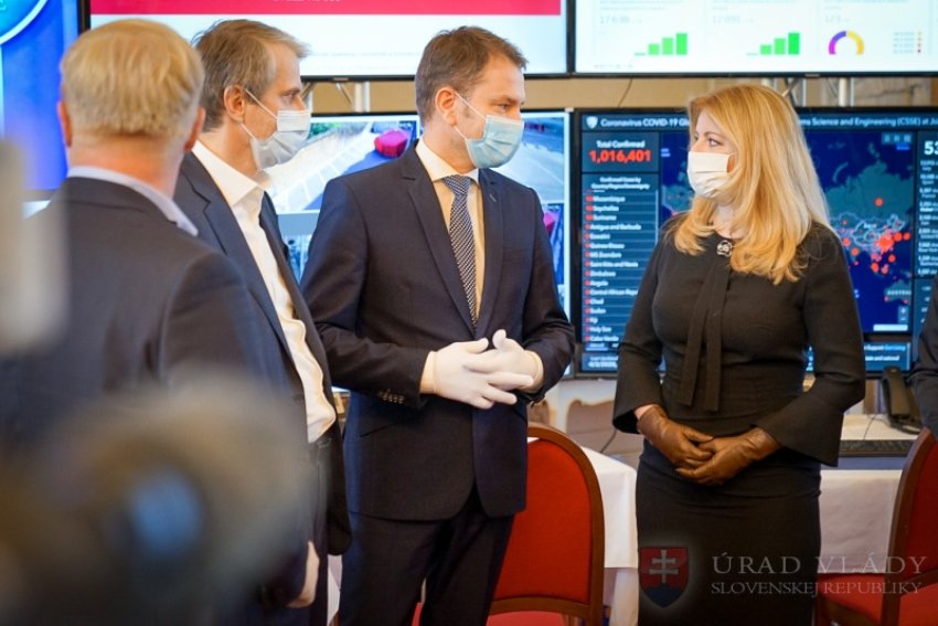 Slovak President Zuzana Caputova (right) visits the coronavirus crisis staff headquarters at the Government office in Bratislava. Photo: Office of the Government of Slovak Republic