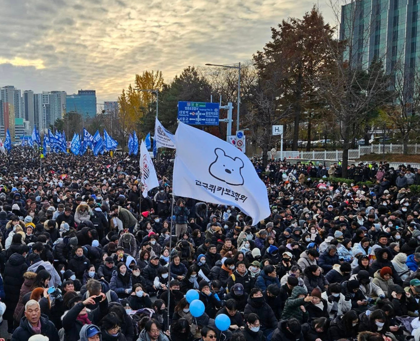 Crowd outside National Assembly