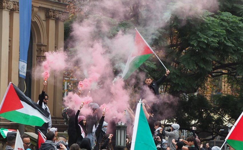 Photos: Thousands march for Palestine