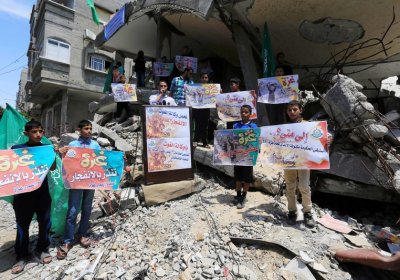 Palestinians in Gaza’s Jabaliya refugee camp demand the rebuilding of homes.