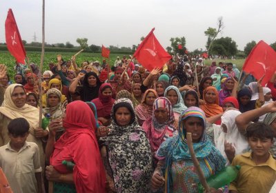 peasants in the Okara District of Punjab, to mark International Peasants Day on April 17, 2016.