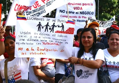 Venezuelans protest a new housing law that seeks privatise public housing, April 14 2016.