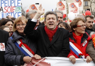 Jean-Luc Melenchon (centre).