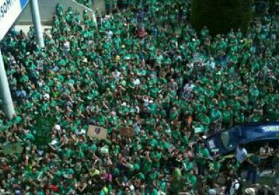 Thousands of university lecturers protest in support of striking teachers.