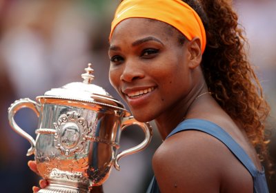 Serena Williams poses with the Coupe Suzanne Lenglen on June 6.