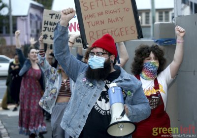 Solidarity action with refugees detained at Kangaroo Point May 29