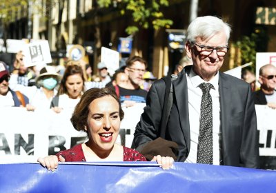 Stella Assange marches with Stephen Kenny to free Julian Assange