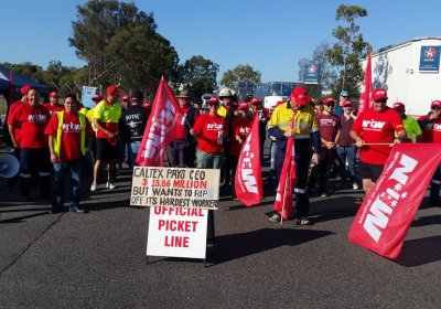 Caltex workers on picketline