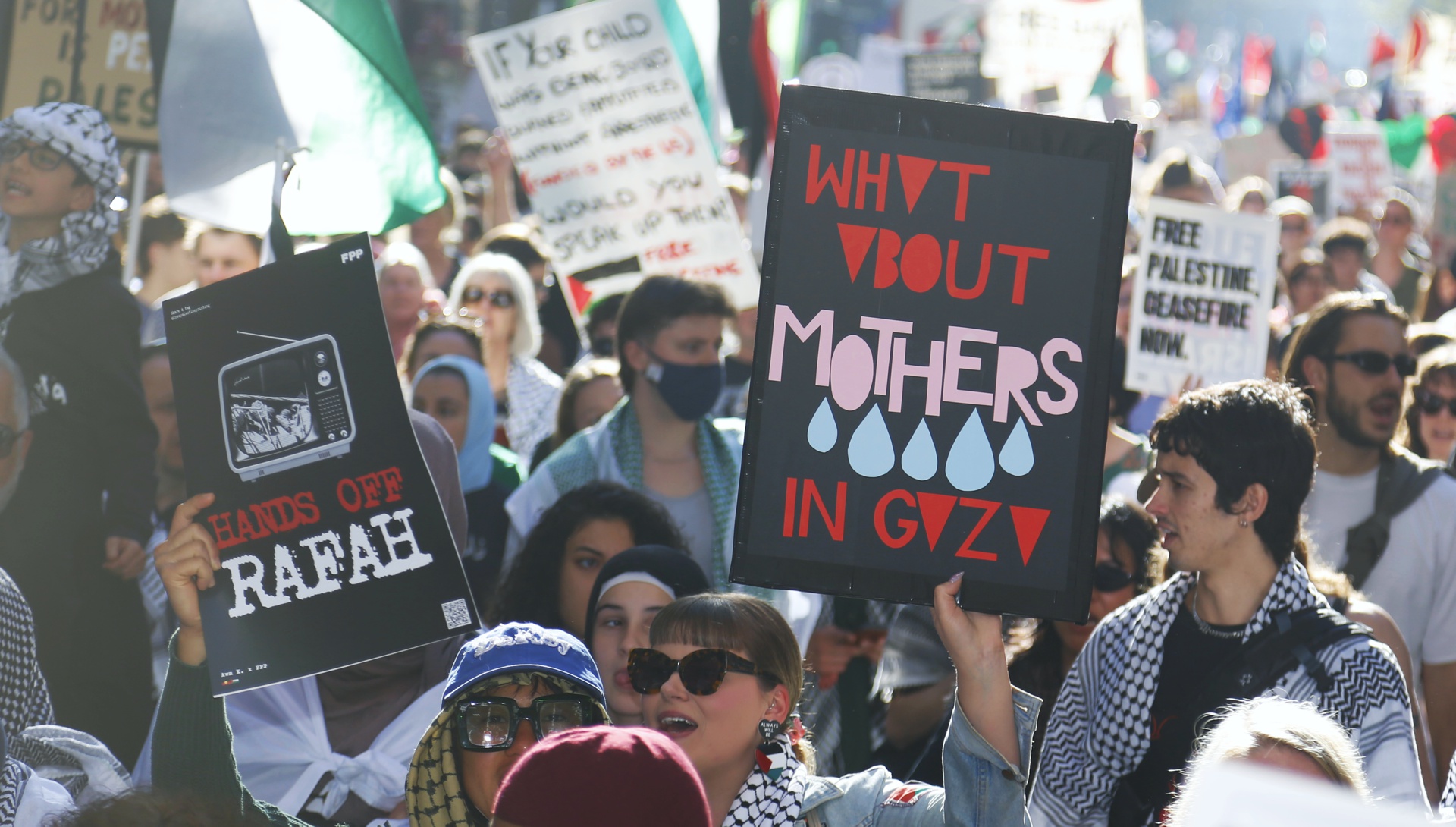 Protesters in Naarm/Melbourne express solidarity with Palestinian mothers