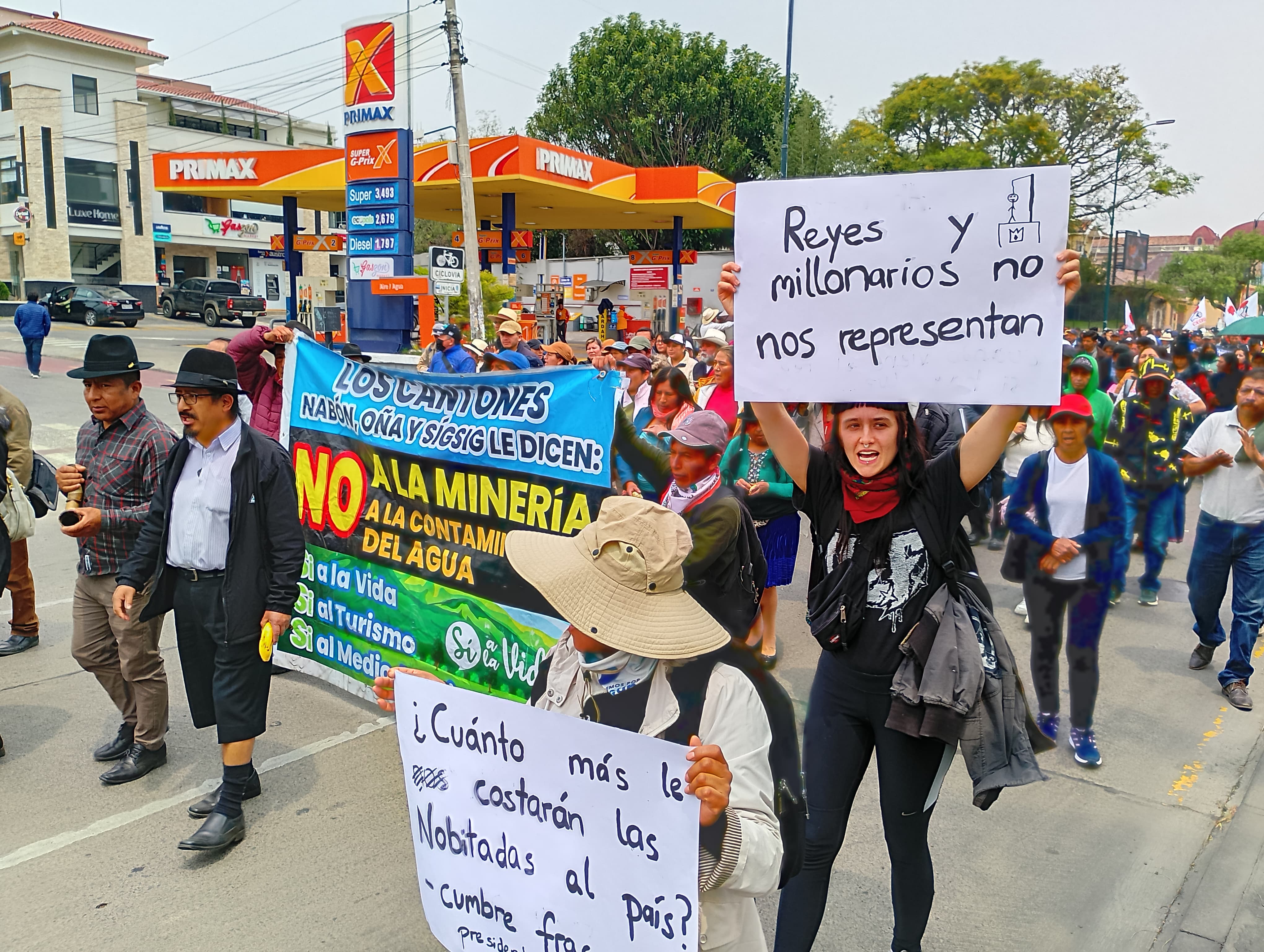 protesting the Ibero American Summit in Cuenca